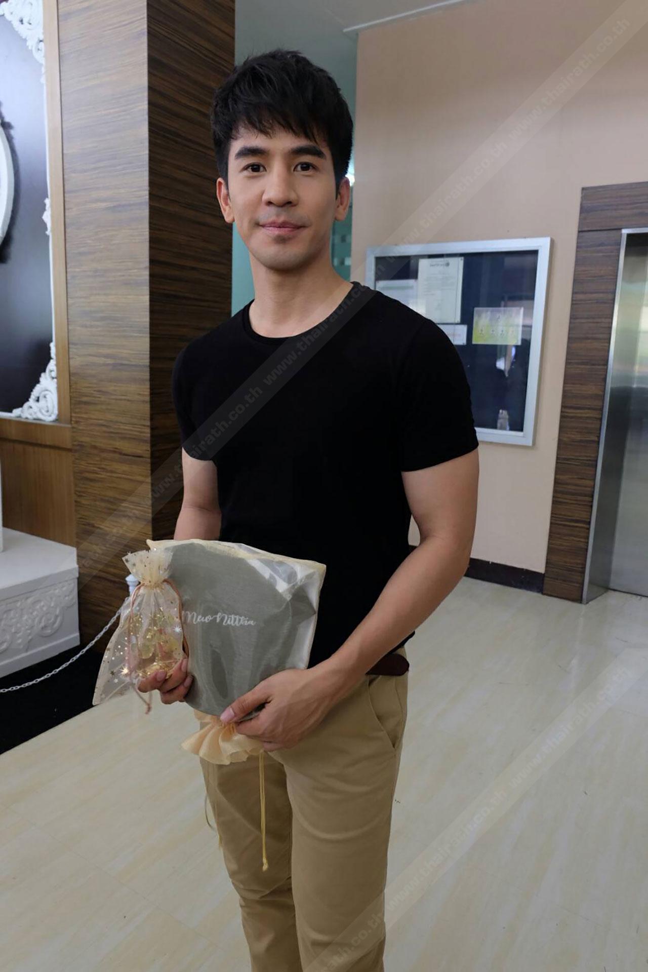 โป๊ปปัดเป็นดาราที่พาสาวขึ้นคอนโด