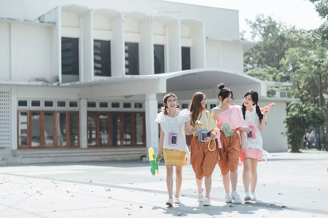 น่ารัก ไม่โป๊! แชร์กระจายรับสงกรานต์ ภาพสาวน้อยใส่ชุดไทย ใสๆวัยรุ่นชอบ