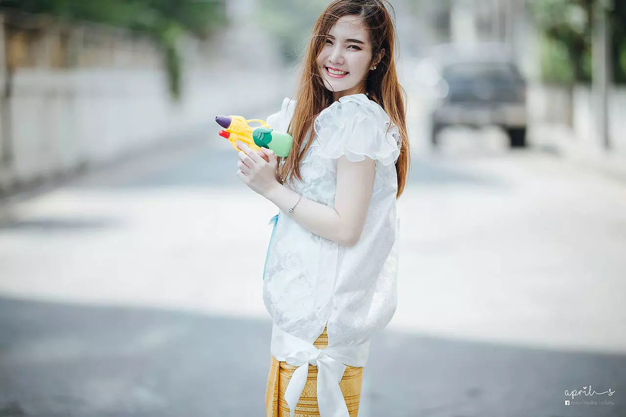 น่ารัก ไม่โป๊! แชร์กระจายรับสงกรานต์ ภาพสาวน้อยใส่ชุดไทย ใสๆวัยรุ่นชอบ