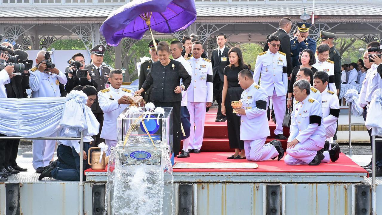 สมเด็จพระเทพรัตนราชสุดาฯ สยามบรมราชกุมารี เสด็จพระราชดำเนินไปทรงปล่อยพันธุ์ปลาไทย 9 ชนิด อาทิ ปลาตะเพียนทอง ปลาสร้อยขาว ปลาบึก ปลาโพง เนื่องในวันคล้ายวันพระราชสมภพ ณ ท่าวาสุกรี เมื่อวันที่ 2 เมษายน.
