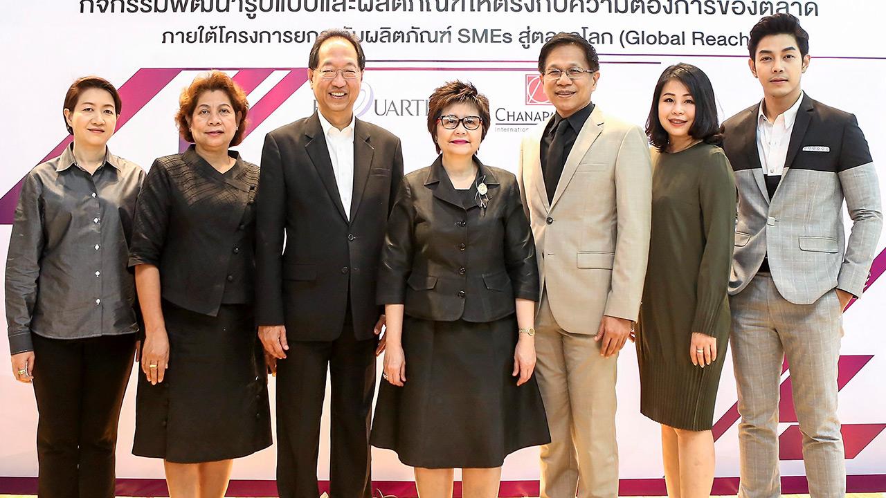 แบบใหม่ - สาลินี วังตาล เปิดงานจำหน่ายสินค้าของนักออกแบบรุ่นใหม่จากการอบรม “แฟชั่น เน็กซ์ 2017” เพื่อพัฒนาให้ตรงกับความต้องการของตลาด โดยมี พสุ โลหารชุน, ศ.ดร.สาคร สุขศรีวงศ์, วันเพ็ญ รัตนกังวาล และ พศุตม์ บานแย้ม มาร่วมงานด้วย ที่ดิ เอ็มควอเทียร์ วันก่อน.