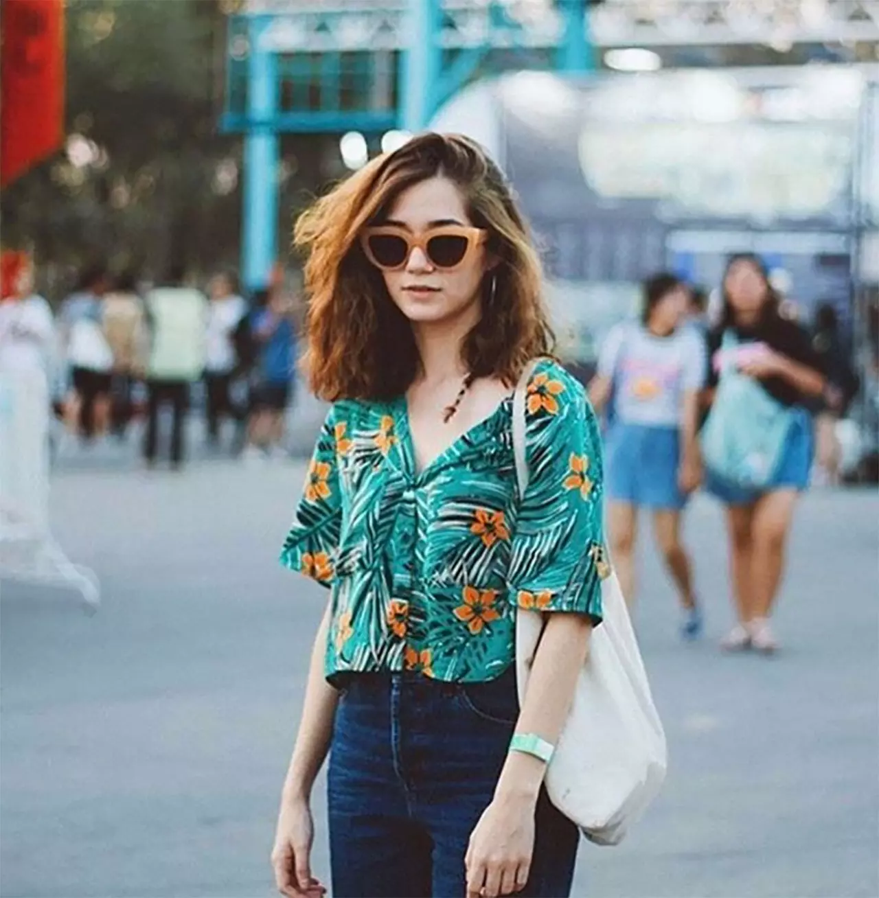 สดใส ลั้ลลา! เทรนด์ฮิต ส่องแฟชั่นฮาวาย ใส่เล่นน้ำสงกรานต์สิเก๋