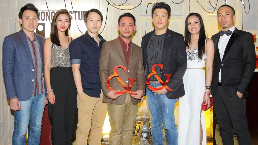 ดื่มเพลิน อภิวิชญ์ ปัญญา จัดงาน Welcome to the Next Level พร้อมแนะนำผลิตภัณฑ์ใหม่ล่าสุดของ ชีวาส รีกัล เอ็กซ์ตร้า โดยมี จักรพงษ์ เรืองเลิศสถิตกุล, พาวุฒิ ศรีอรัญญากุล, ธนเทพ ทัพภะทัต และ ณัฏฐ์ธนิน คุณาธนาฒย์ มาร่วมงานด้วย ที่ร้าน ดู นอท ดิสเทิร์บ เอกมัย วันก่อน.