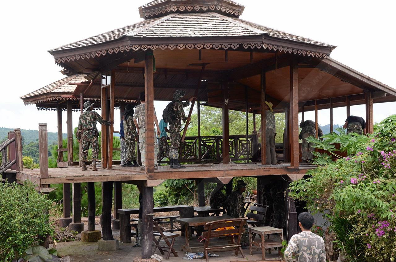 บุกรุกสร้างบ้านพักตากอากาศ และรีสอร์ต