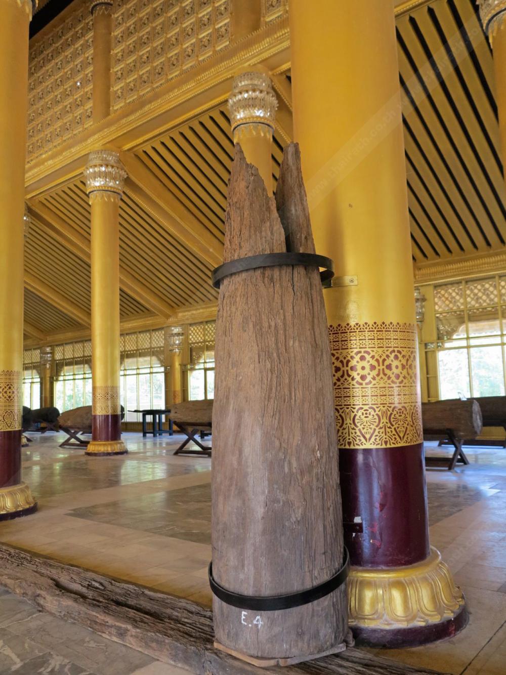 เสาไม้ที่ขุดได้บริเวณที่ตั้งพระราชวังในหงสาวดี.