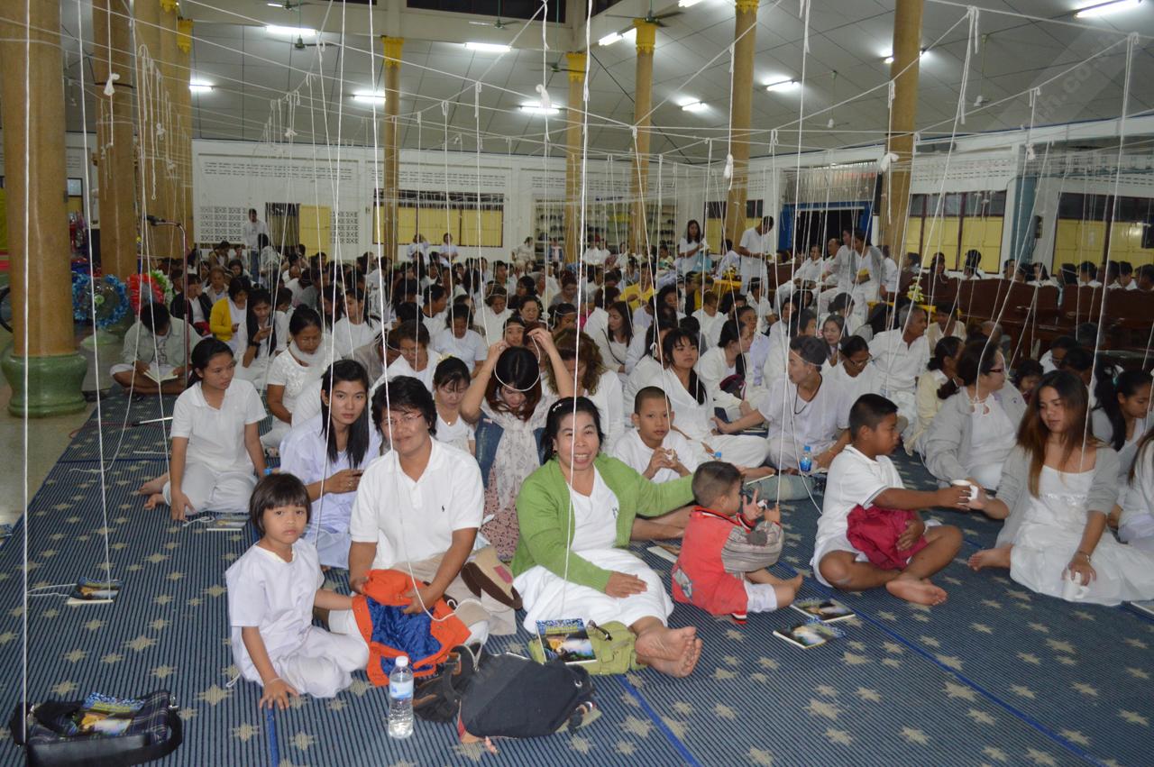 ผู้ว่าราชการจังหวัดสระแก้ว นำประชาชนสวดมนต์ข้ามปี