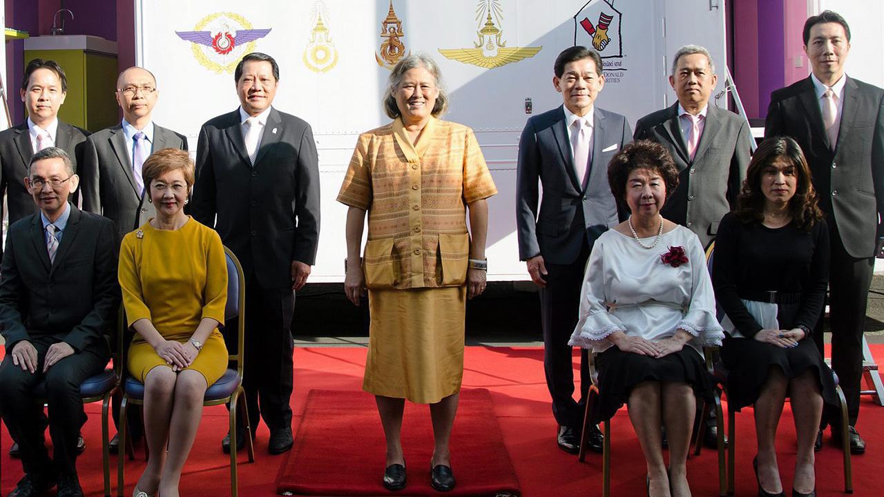 สมเด็จพระเทพรัตนราชสุดาฯ สยามบรมราชกุมารี เสด็จพระราชดำเนินไป ทรงเป็นประธานในการประชุมคณะกรรมการอำนวยการมูลนิธิสงเคราะห์เด็ก สภากาชาดไทย พร้อมพระราชทานพระราชวโรกาสให้คณะบุคคล เข้าเฝ้าฯทูลเกล้าฯถวายเงิน เพื่อสมทบทุนก่อสร้างหมู่บ้านเด็ก จ.นครปฐม ณ มูลนิธิสงเคราะห์เด็ก สภากาชาดไทย วันก่อน.