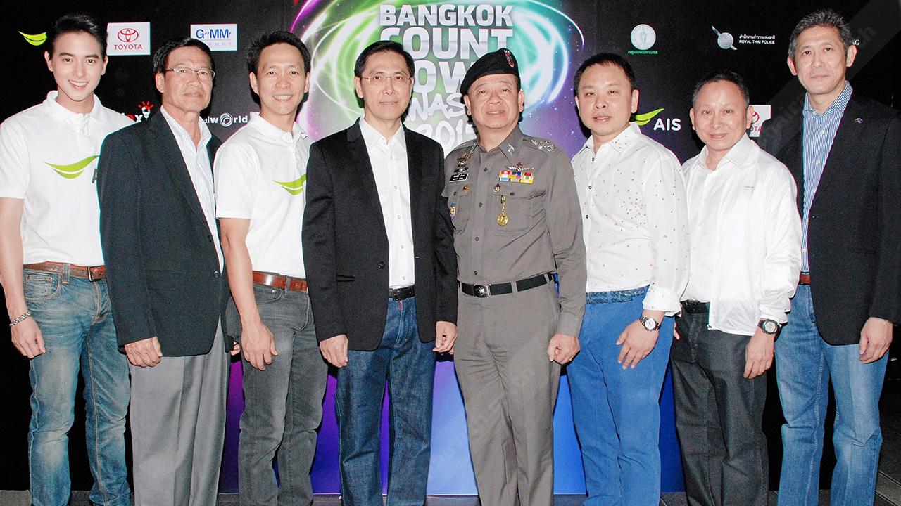 นิวเยียร์ ปรัธนา ลีลพนัง และ ปรีชา เอกคุณากูล จัดงาน “AIS Bangkok Countdown Sawasdee 2015” โดยมี พล.ต.อ.เรืองศักดิ์ จริตเอก, ชาย ศรีวิกรม์, ดร.ณัฐกิตติ์ ตั้งพูลสินธนา,ศิวะพร ชมสุวรรณ และ เจมส์–จิรายุ ตั้งศรีสุข มาร่วมงานด้วย ที่ลานหน้าเซ็นทรัลเวิลด์ วันก่อน.