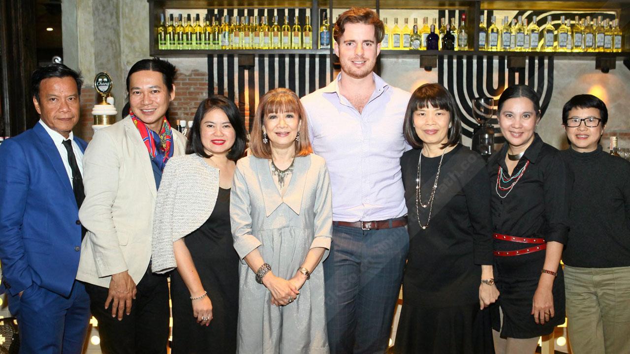 อร่อยมาก - สจ๊วต คุ๊ก จัดงาน “mejico SIT DOWN DINNER @ groove” เพื่อแนะนำเมนูสุดอร่อยสไตล์โมเดิร์นเม็กซิกันจากออสเตรเลีย พร้อมเปิดตัว เตกีล่าบาร์ โดยมี ภาณุ บุรุษรัตนพันธุ์, เศรษฐพงศ์ เผ่าวัฒนา และ เปมิกา สุนทรธรรมรัต มาร่วมงานด้วย ที่ร้านอาหารเมฮิโก้ เซ็นทรัลเวิลด์ วันก่อน.