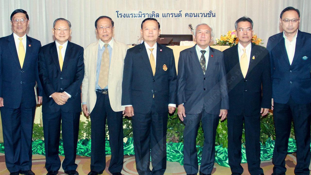 สัมมนา ศ.ศรีราชา วงศารยางกูร ผู้ตรวจการแผ่นดิน เปิดการสัมมนาเรื่อง “จริยธรรมภิบาล (Ethical Governance) นักการเมืองกับการปฏิรูปประเทศไทย” โดยมี พล.อ.วิทวัส รชตะนันทน์ และ รศ.ดร.สังศิต พิริยะรังสรรค์ มาร่วมสัมมนาด้วย ที่โรงแรมมิราเคิล แกรนด์ คอนเวนชั่น วันก่อน.