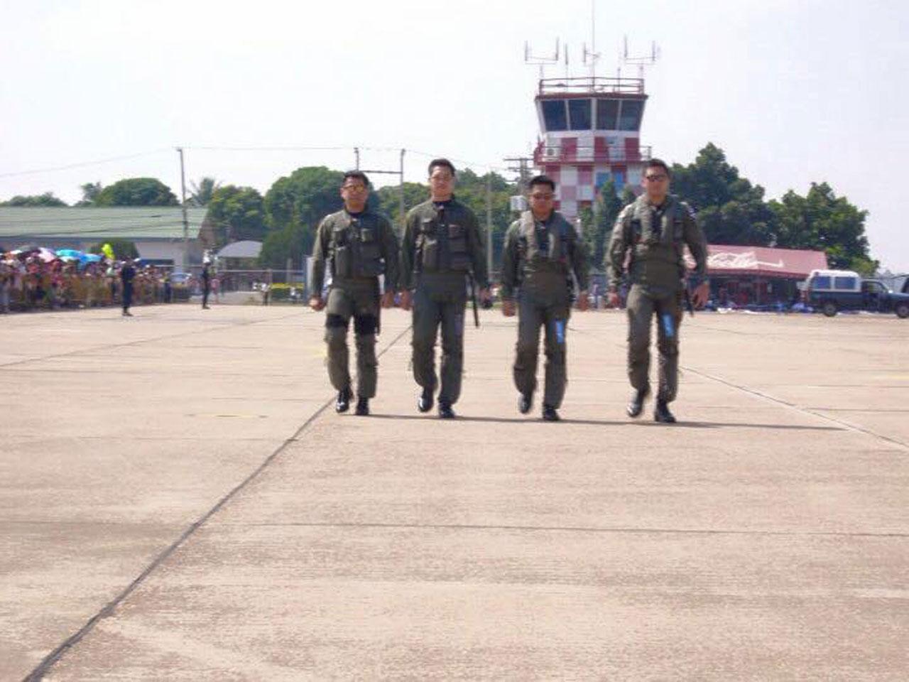 เหล่านักบินพร้อมใจโชว์