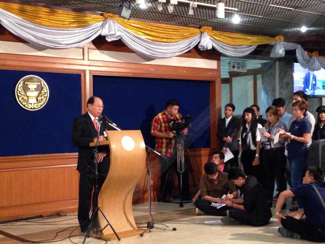 นายนิคม ไวยรัชพานิช อดีตประธานวุฒิสภา แถลงก่อนเข้าประชุม