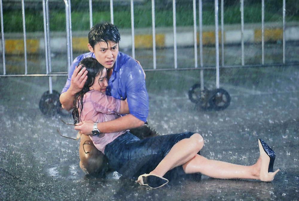 ทำไมฝนตกตอนนี้ด้วยนะ?