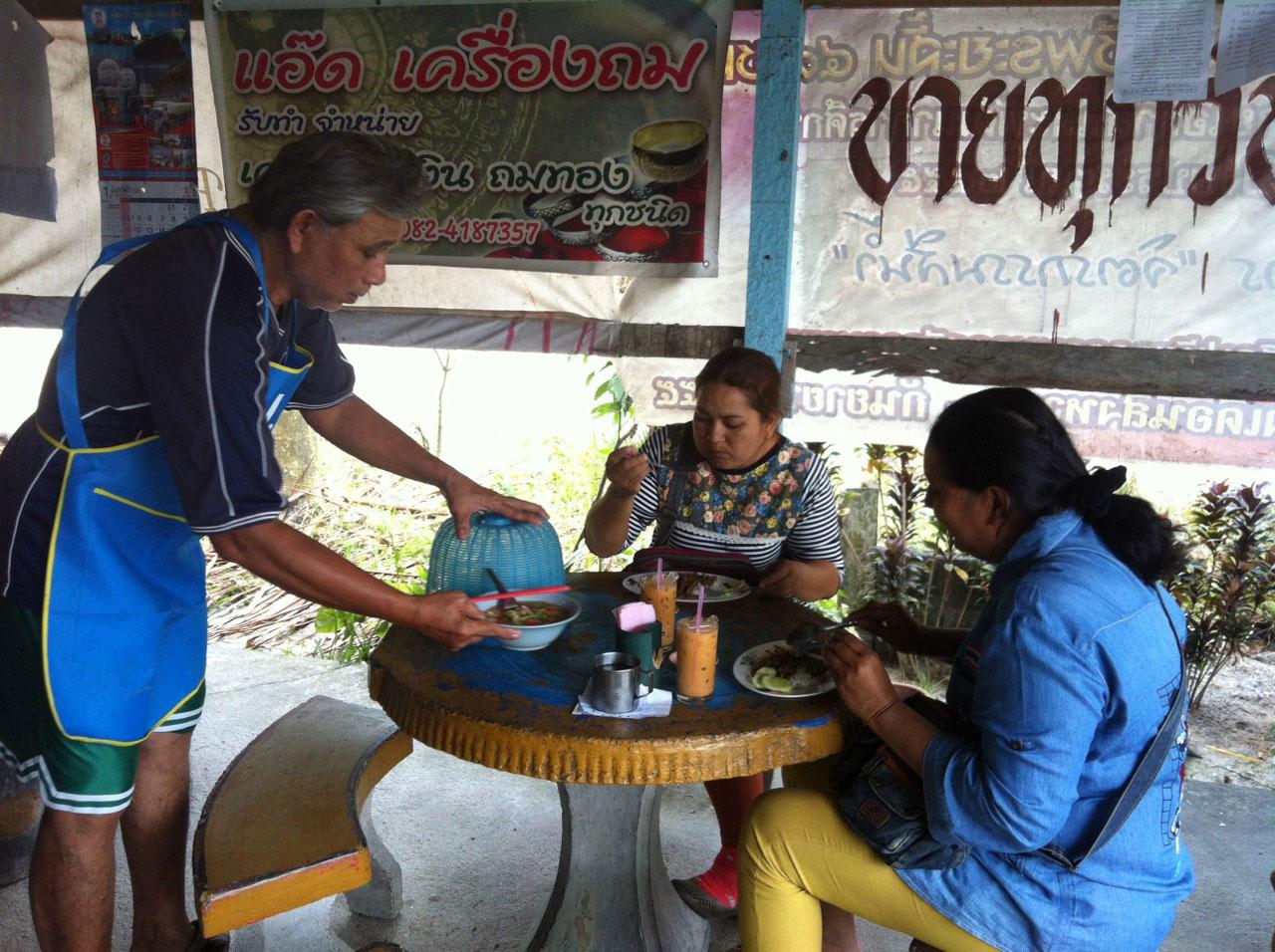คนแน่นร้านตลอดทุกวัน