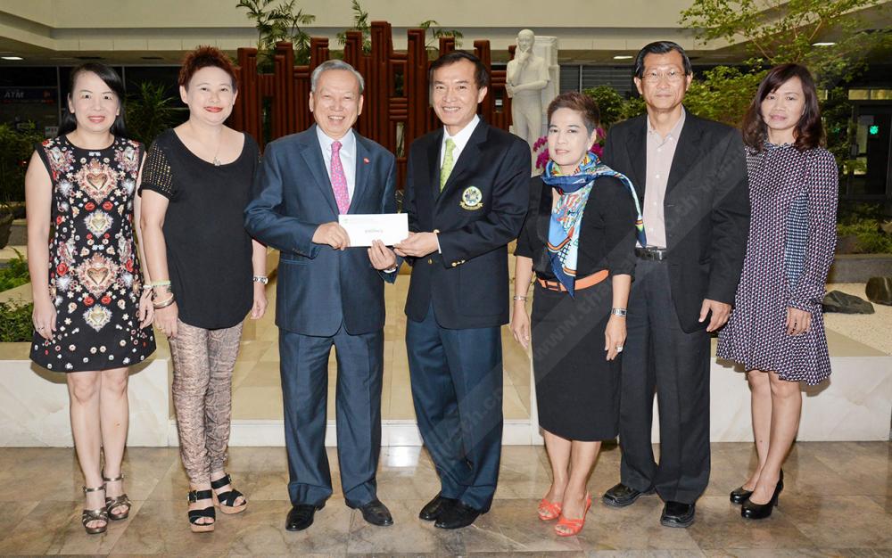 ซีพีเอฟจัดให้ พงษ์ วิเศษไพฑูรย์ ประธานผู้บริหารฝ่ายปฏิบัติการ ซีพีเอฟ มอบเงิน 100,000 บาท ให้แก่ สราวุธ วัชรพล เพื่อสมทบทุนมูลนิธิไทยรัฐ โดยมี พรรณินี นันทพานิช, ดำฤทธิ์ วิริยะกุล, พรพรรณ โลหาชีวะ และ ไพลิน ศิริพัฒน์ มาร่วมในพิธีด้วย ที่ สนง.นสพ.ไทยรัฐ วันก่อน.
