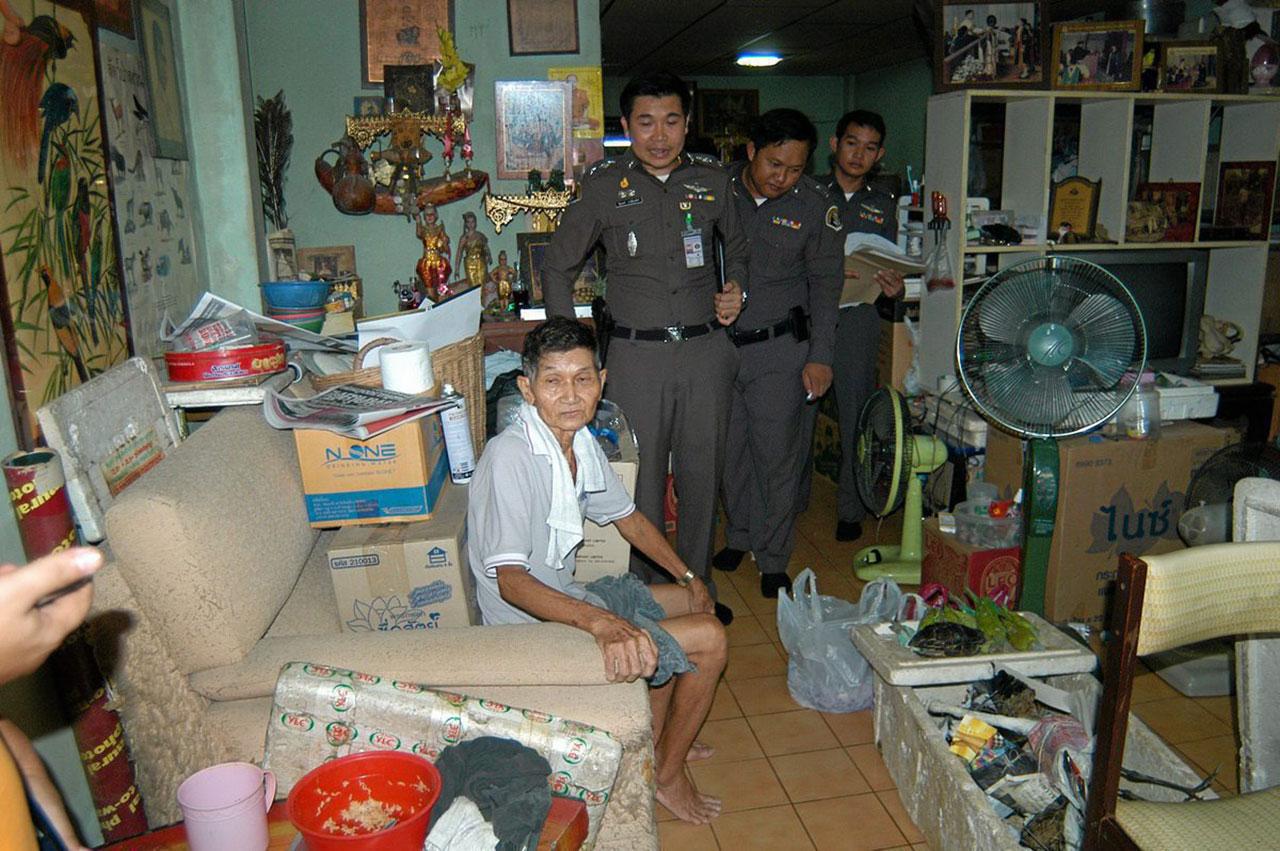 ตำรวจค้นบ้าน นายประสิทธิ์ เรืองศรี พบซากสัตว์ที่ถูกสตัฟฟ์ไว้อีกจำนวนมาก