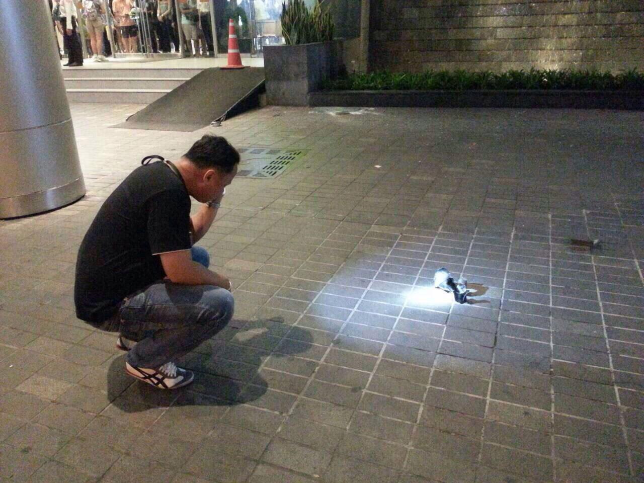ภาพเศษวัสดุที่ตกในจุดเกิดเหตุ