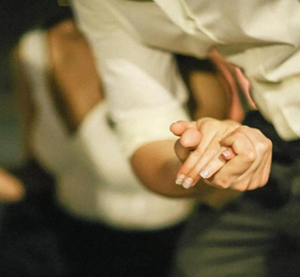 จับมือกัน