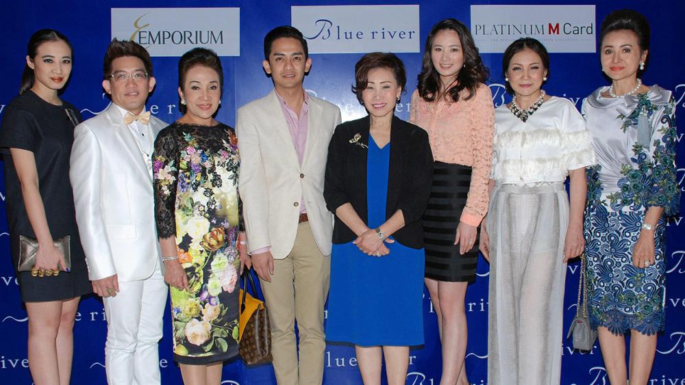 เติมพลัง มนาเทศ อันนวัฒน์ และ ณิชยา ธรรมาวรานุคุปต์ จัดงาน “The Colours of Ascendant” เวิร์กช็อปสำหรับบรรดาลูกค้าบลู ริเวอร์และสมาชิกบัตรแพลตตินัม เอ็ม การ์ด เพื่อเสริมสิริมงคลชีวิตกับ อ.คฑา ชินบัญชร โดยมี วิภาดา ธรรมาวรานุคุปต์ มาร่วมงานด้วย ที่ดิ เอ็มโพเรี่ยม วันก่อน.