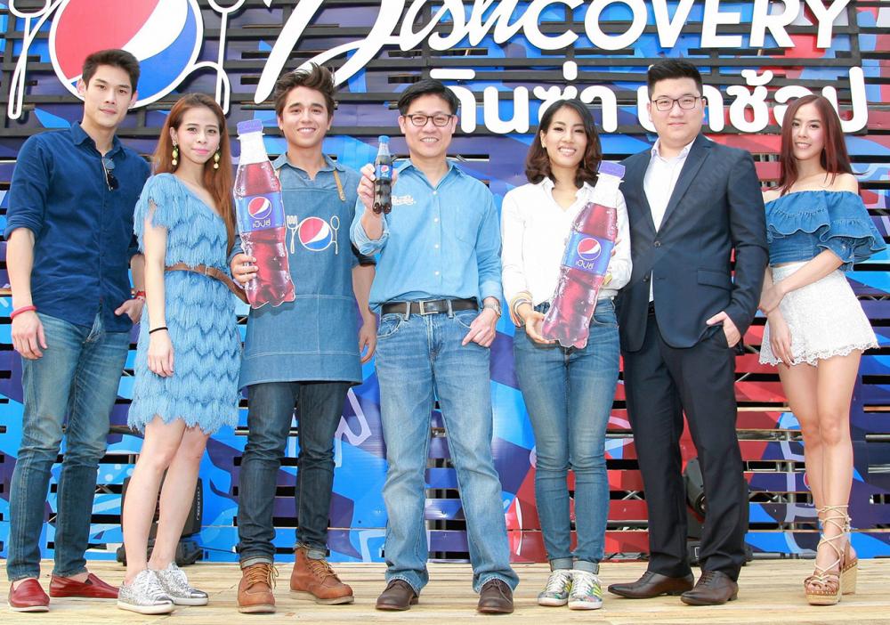 หม่ำเพลิน สมชัย เกตุชัยโกศล จัดงาน “เป๊ปซี่ ดิชคัฟเวอรี่ กินซ่า...บ้าช้อป” เนรมิตฟู้ด สตรีทให้หม่ำของอร่อยจาก 50 ร้าน โดยมี ศิเรมอร ศุภจรรยา, อเล็กซ์ เรนเดลล์, กันต์ กันตถาวร และ พีค–ภัทรศยา เครือสุวรรณศิริ มาร่วมงานด้วย ที่ลานแอร์พอร์ตลิงค์ มักกะสัน วันก่อน.