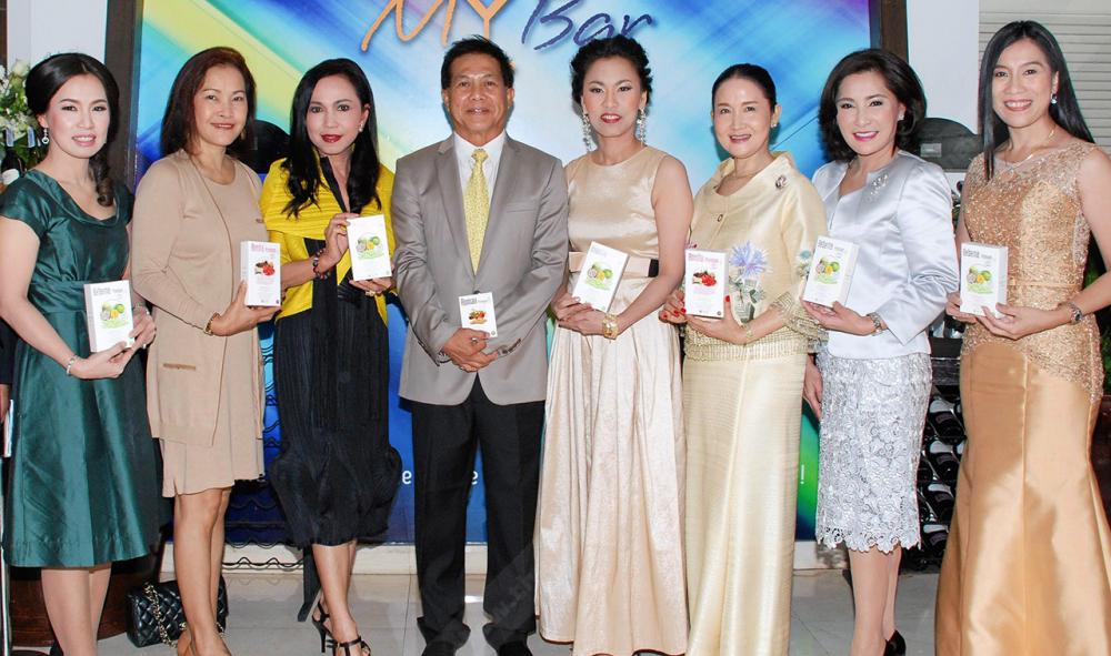 ของดี พล.ต.อ.สุวัฒน์ ธำรงศรีสกุล และ ดร.พัชมณ มาสกุล เปิดตัวบริษัท “พรีซิโอซ่าร์” พร้อมแนะนำผลิตภัณฑ์เสริมอาหารสกัดจากพืช-ผลไม้ โดยมี สุชัญญา ธนาลงกรณ์, ภัสสรา เตชะณรงค์, พญ.ลักษณ์สุภา ประภาวัต และ ฉฎาณิศา ชำนาญเวช มาร่วมงานด้วย ที่โรงแรมดุสิตธานี วันก่อน.