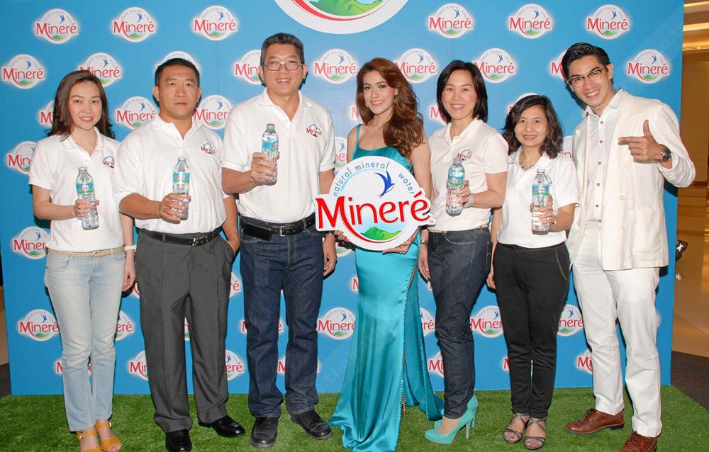 ดื่มดี อาณัติ จุลินทร และ วรพงศ์ เกียรติดำรงวงศ์ เปิดตัว คิมเบอร์ลี่ แอน เทียมศิริ พรีเซ็นเตอร์ของ น้ำแร่มิเนเร่ พร้อมแนะนำภาพยนตร์โฆษณา “Selfie ผิวสวย สุขภาพดี” โดยมี ฐิตินันท์ จิรัฐติพงษ์ และ เปรมณัช สุวรรณานนท์ มาร่วมงานด้วย ที่สยามพารากอน วันก่อน.