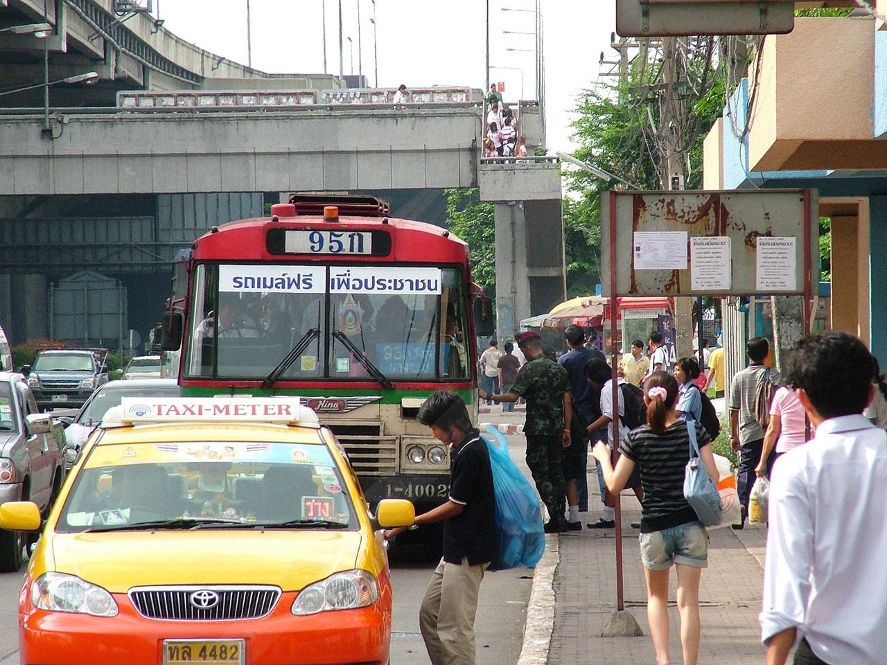 รถยนต์รับจ้างสาธารณะ โดยสารได้ไม่เกิน 7 คน