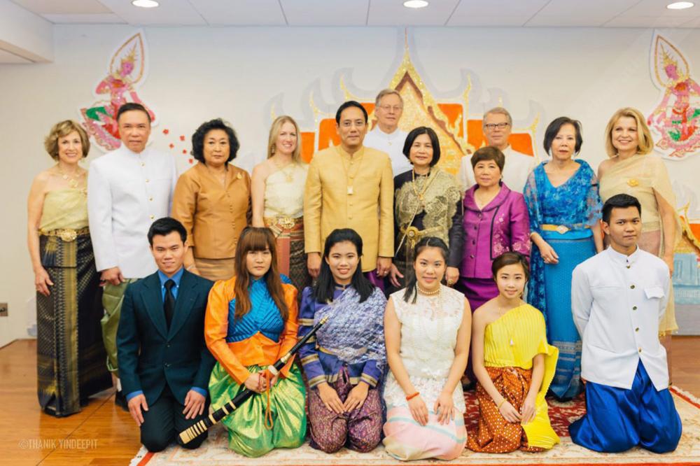 โปรโมตวิถีไทย ทรงพล สุขจันทร์ กสญ. ณ นครชิคาโก สหรัฐฯ เป็นประธานในกิจกรรม “ส่งเสริมวิถีไทยในชิคาโก” ซึ่งสถานกงสุลฯ จัดขึ้น โดยจัดพิธีแต่งงานแบบไทยและโชว์ชุดไทย เชิญชวนชาวต่างชาติไปเที่ยวเมืองไทย.