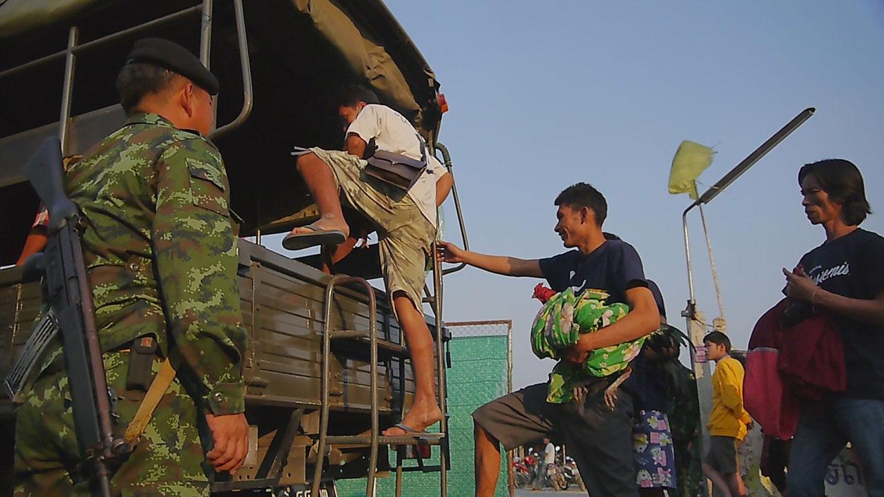 คุมตัวนักพนันพร้อมของกลาง ไปดำเนินคดีตามกฎหมาย