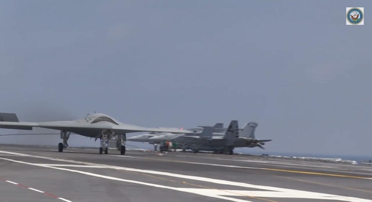 นอร์ทรอป กรัมแมน X-47B UCAS ต้นแบบเครื่องบินไร้นักบินประจำเรือบรรทุกเครื่องบิน