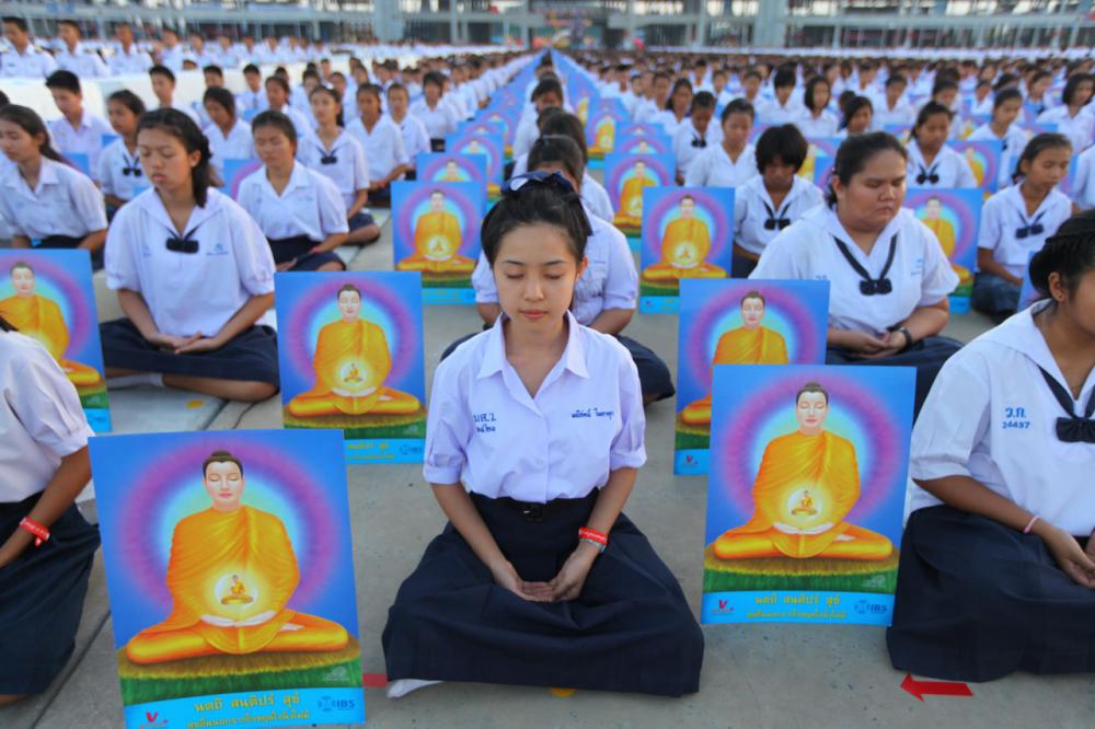 นักเรียนเข้าร่วมปฏิบัติธรรม