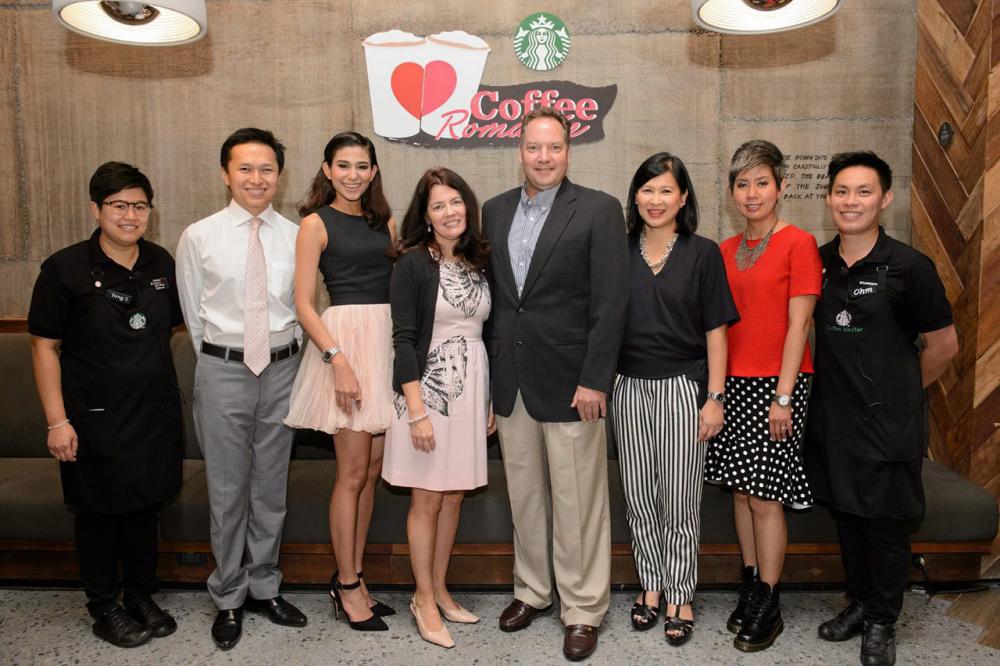 รักสตาร์บัคส์ เมอร์เรย์ ดาร์ลิ่ง จัดงาน Starbucks Coffee Romance ต้อนรับเทศกาลแห่งความรัก โดยมี สุมนพินทุ์ โชติกะพุกกณะ, นิภารัตน์ เยาว์วิวัฒน์, จิรดา โยฮารา, จุมพล เตชะไกรศรี และ ชิสวัส ยอดวิเศษ มาร่วมงานด้วย ที่ร้านสตาร์บัคส์ เซ็นทรัล เอ็มบาสซี่ วันก่อน.