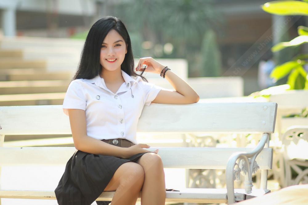 สาวสวยจากรั้วลูกแม่ไทร