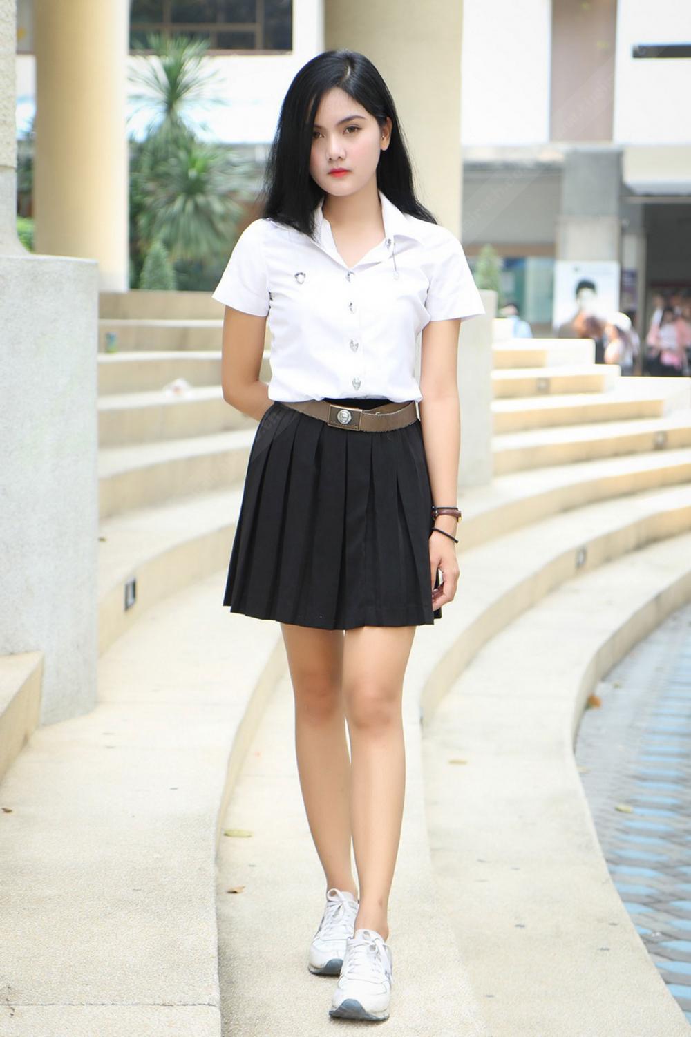 สวย ใส ไร้สติ เพื่อนเธอบอก