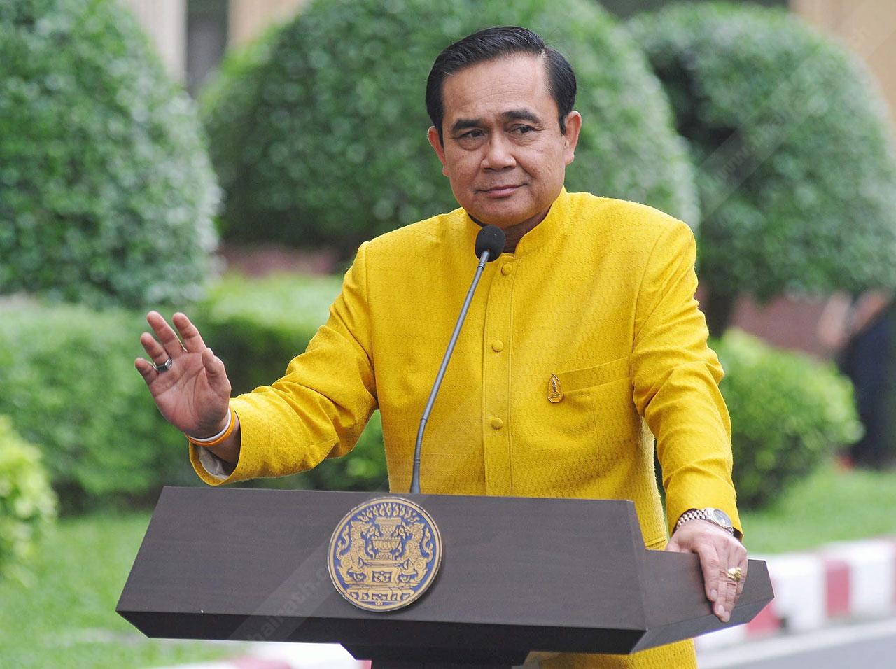 ภาพชินตาสำหรับนักข่าวทำเนียบฯและพี่น้องประชาชนนายกฯตั้งโพเดียมแถลงข่าว