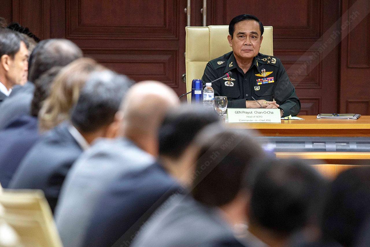 ภาพปกติ ในปี 2557 สวมชุดทหาร (ผบ.ทบ.) ของ พล.อ.ประยุทธ์