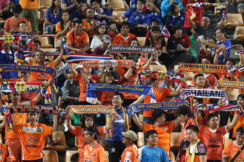 แฟนบอลเข้ามาให้กำลังใจเต็มสนาม
