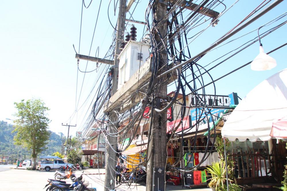 สายไฟระโยง ระยาง หวั่นไม่ปลอดภัย