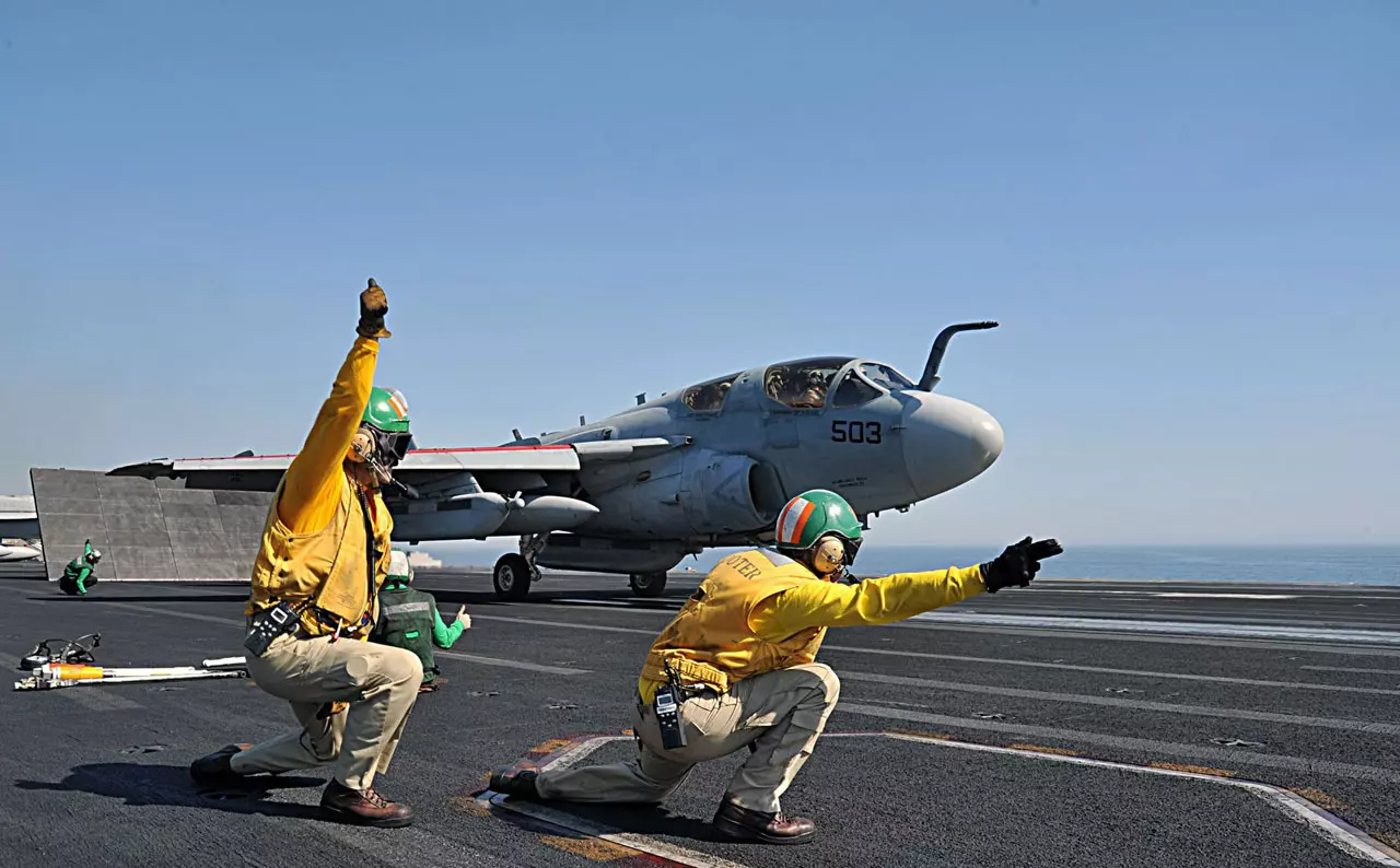 สหรัฐฯ ส่ง 'EA-6B' เจ็ตรุ่นคุณปู่แจมสัญญาณสื่อสารของกลุ่มไอซิส