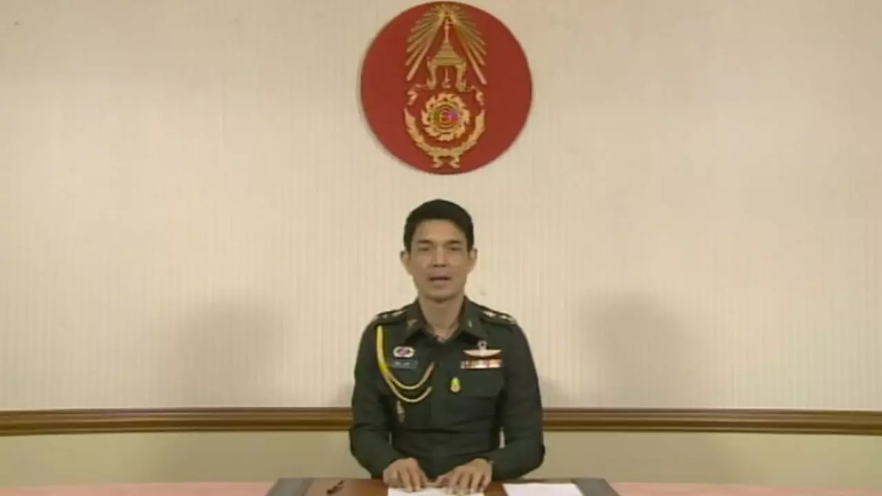 10 ข้อที่ต้องรู้!! รองโฆษกทบ. 'พ.อ.วินธัย สุวารี'