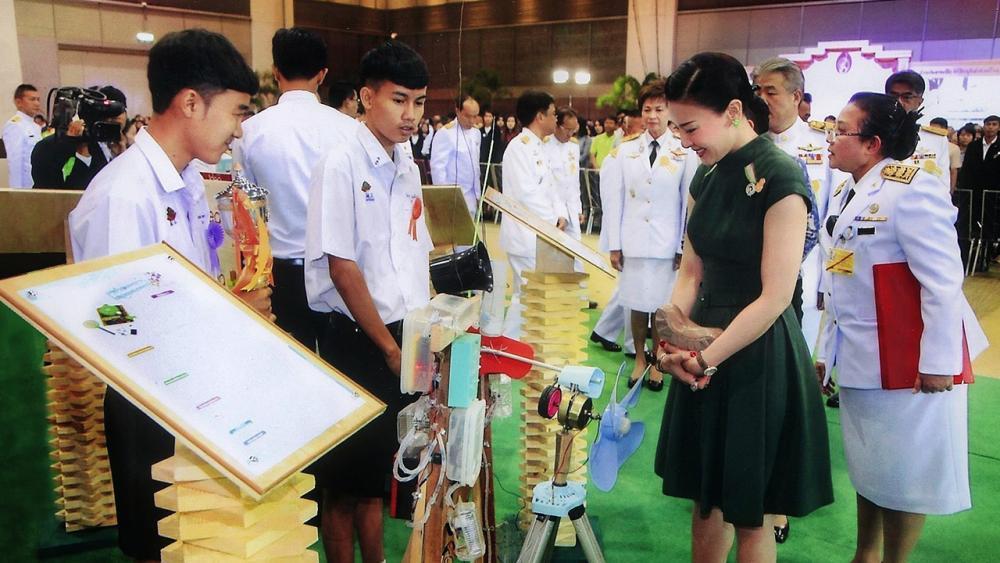 พระเจ้าวรวงศ์เธอ พระองค์เจ้าศรีรัศมิ์ พระวรชายา เสด็จไปทรงเป็นประธานเปิดงาน “เนื่องในวันสิ่งแวดล้อมโลก ประจำปี 2557” ณ รอยัล พารากอน ฮอลล์ ศูนย์การค้าสยามพารากอน ถนนพระราม 1 เมื่อวันที่ 5 มิถุนายน.