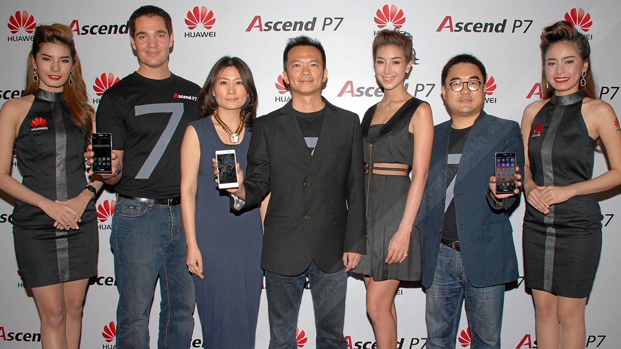 มีแล้วยัง - หยาง ฉู่ และ โทมัส หลิว เปิดตัว “หัวเว่ย แอสเซนด์ พี 7” สมาร์ทโฟนรุ่นใหม่ล่าสุดรูปลักษณ์บางเฉียบที่สุดในโลกเพียง 6.5 มม. โดยมี ไมค์ แมคโดนัลด์, ธนีพร เกษรมาลีพันธ์ และ มิ้นต์–ชาลิดา วิจิตรวงศ์ทอง มาร่วมงานด้วย ที่โรงแรมโซฟิเทล โซ วันก่อน.