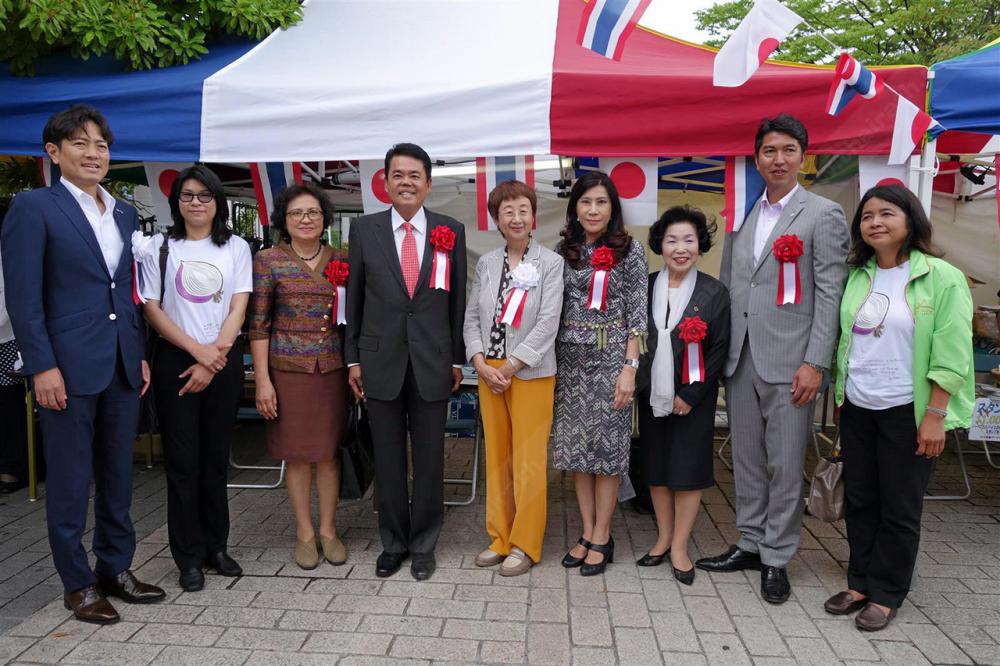 เทศกาลไทย ธนาธิป อุปัติศฤงค์ ออท. ณ กรุงโตเกียว ญี่ปุ่น และ มนต์ทิพย์ ภริยา นำคณะไปร่วมเปิด