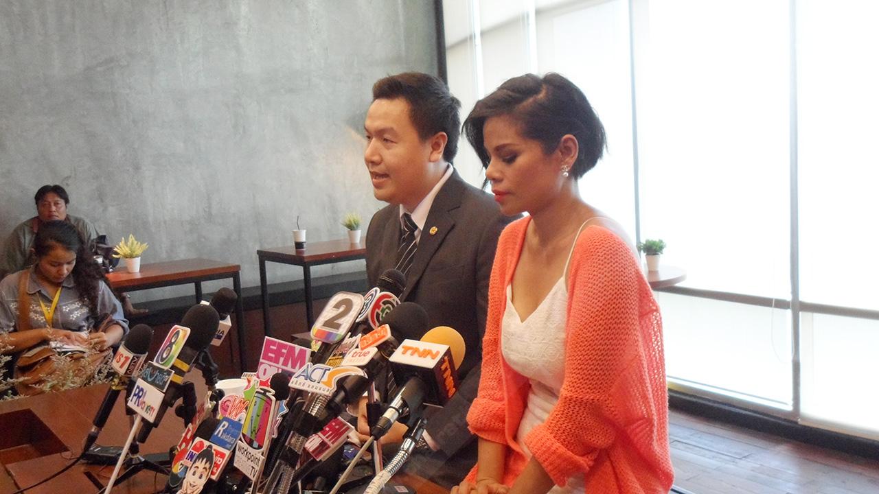 รับเสียใจที่ธุรกิจและชื่อเสียงของครอบครัวที่สร้างขึ้น ถูกคนอื่นฮุบไปต่อหน้าต่อตา
