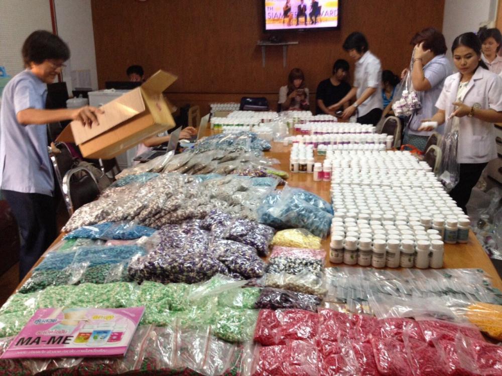 ยาลดความอ้วน และอาหารเสริมจำนวนมากที่ จนท.ยึดได้