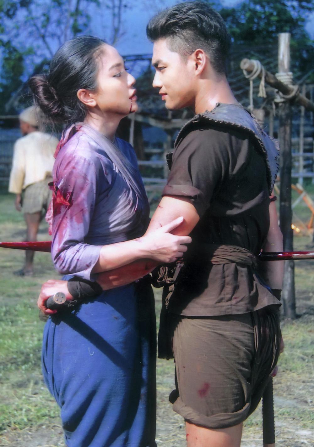 “ขาบ” (เพ็ชร-ฐกฤต) กับ “เฟื่อง” (ปราง-กัญญ์ณรัณ) ขยี้อารมณ์คนดู