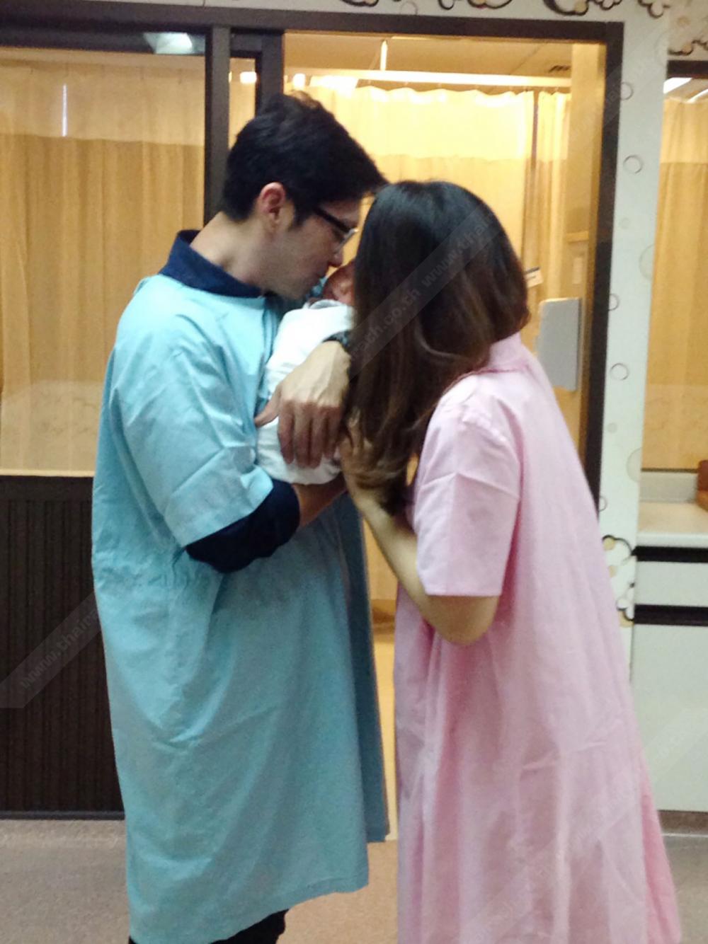 จุ๊บแก้มหน่อยจิ