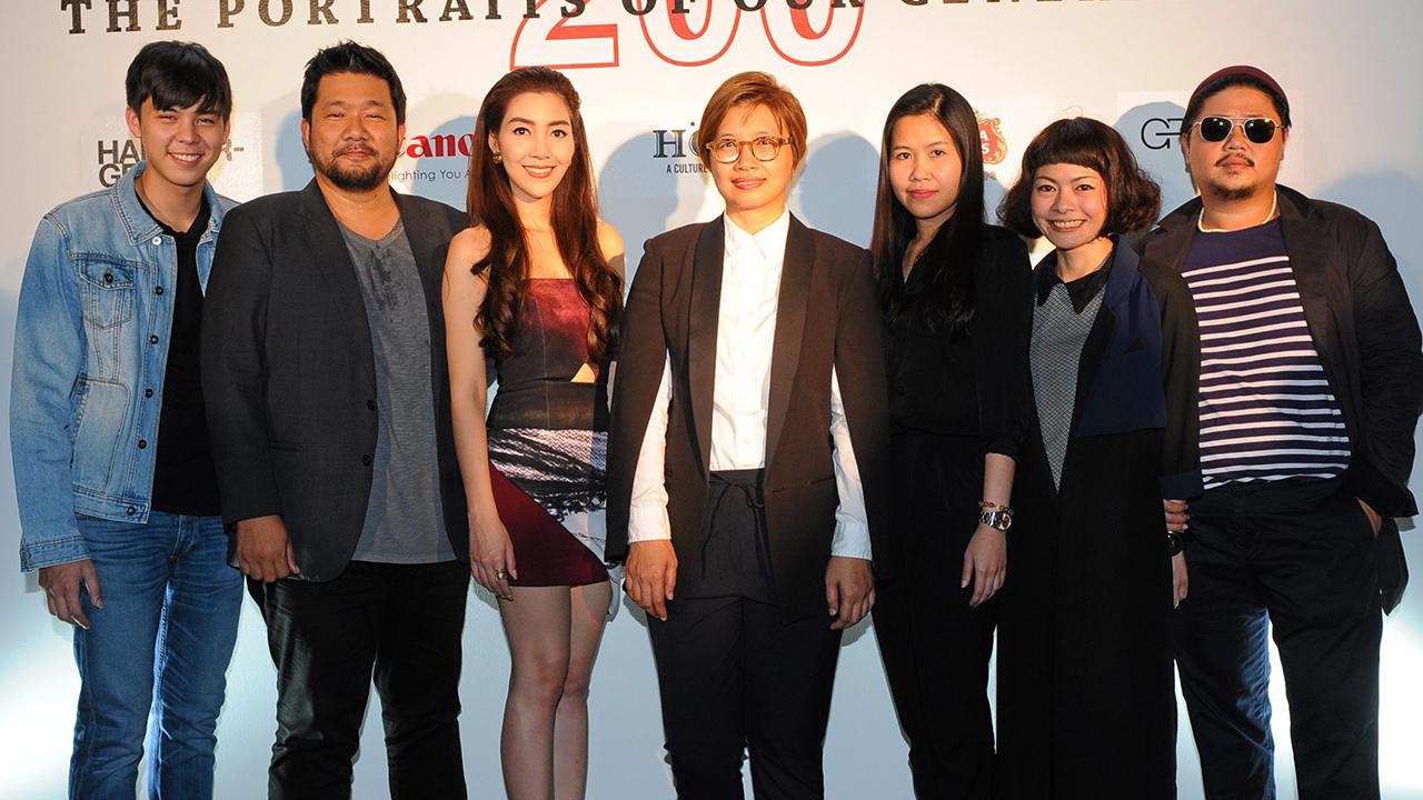 เชิญชมจ้า - อรดา เกิดหงษ์ และ เจิมศิริ เหลืองศุภภรณ์ เปิดนิทรรศการภาพถ่าย “HAMBURGER 200 : THE PORTRAITS OF OUR GENERATION” พร้อมจำหน่ายหนังสือหารายได้มอบให้มูลนิธิสวัสดิการนักแสดงอาวุโส โดยมี คเชนทร์ วงศ์แหลมทอง มาร่วมงานด้วย ที่เซ็นทรัลเวิลด์ วันก่อน.