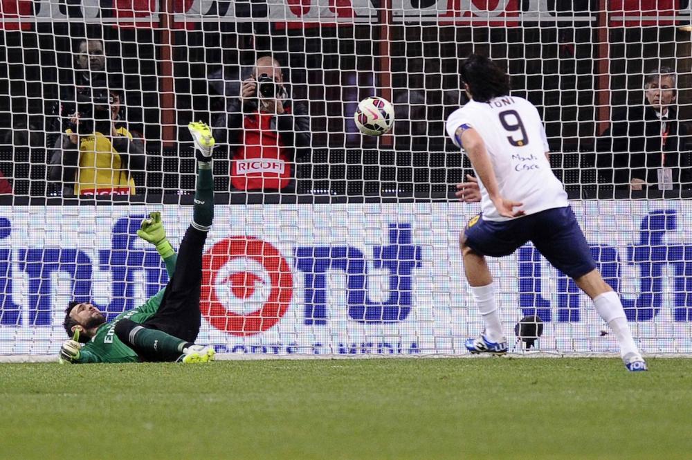 ลูกา โทนี ยิงชิพจุดโทษเข้าไปอย่างเหนือชั้น ช่วยให้เวโรนาออกนำไปก่อน 1-0