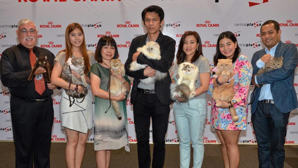 คนรักแมว สาธิต วิกรานต์ธนากุล เปิดงาน “2nd Royal Canin International Cat Show 2015” การประกวดแมวแบบมาตรฐาน CFA โดยมี กิตติมา อุดมสวัสดิ์, สุนันท์ โซวประเสริฐสุข, น.สพ.ราชัญ ชื่นบุญ และ ขวัญแก้ว สิริจินดา มาร่วมงานด้วย ที่เซ็นทรัลพลาซา ลาดพร้าว วันก่อน.